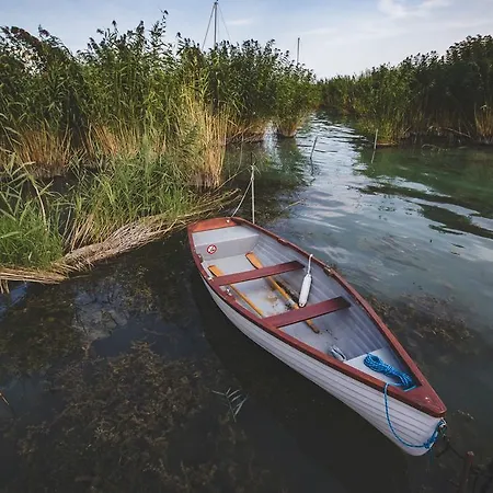 Nyaraló Csónakos Ház / The Boat House *