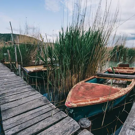 Csonakos Haz / The Boat House