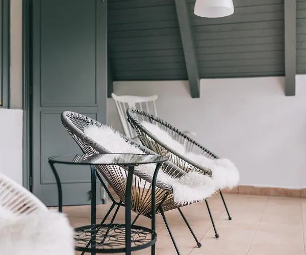 Csonakos Haz / The Boat House