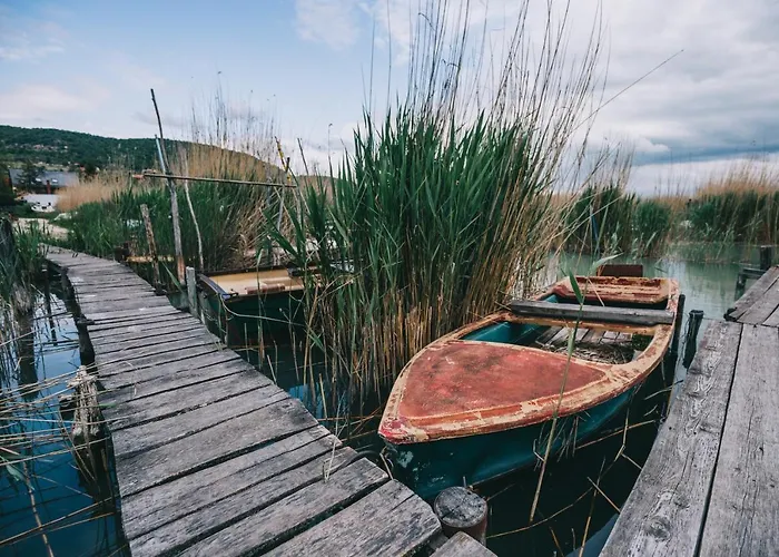 Csonakos Haz / The Boat House